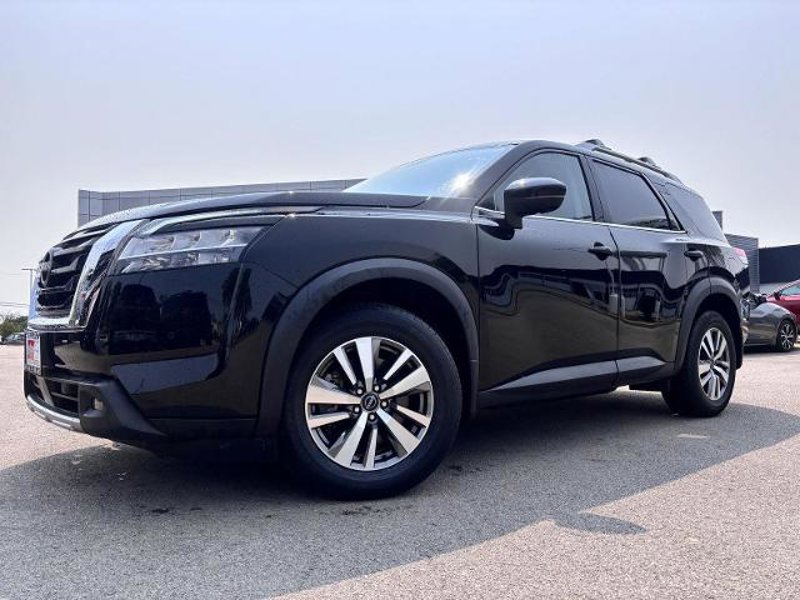 Certified 2023 Nissan Pathfinder SL image 1
