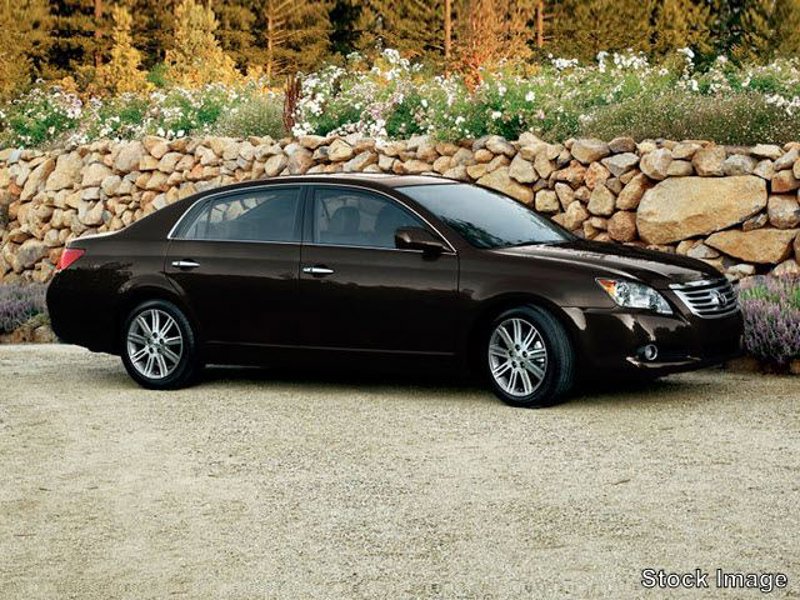 Used 2010 Toyota Avalon Limited image 1