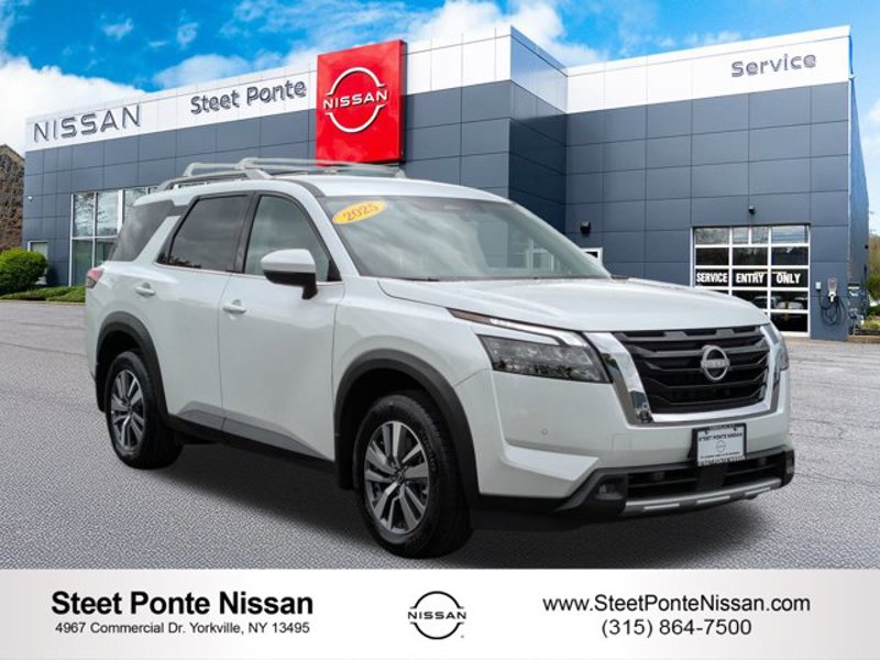 Certified 2025 Nissan Pathfinder SL image 1