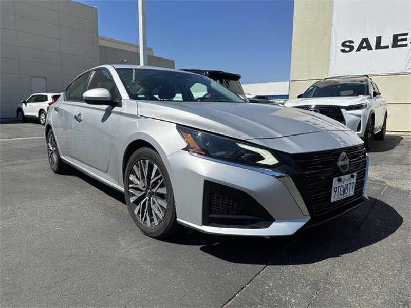 Used 2023 Nissan Altima 2.5 SV image 1