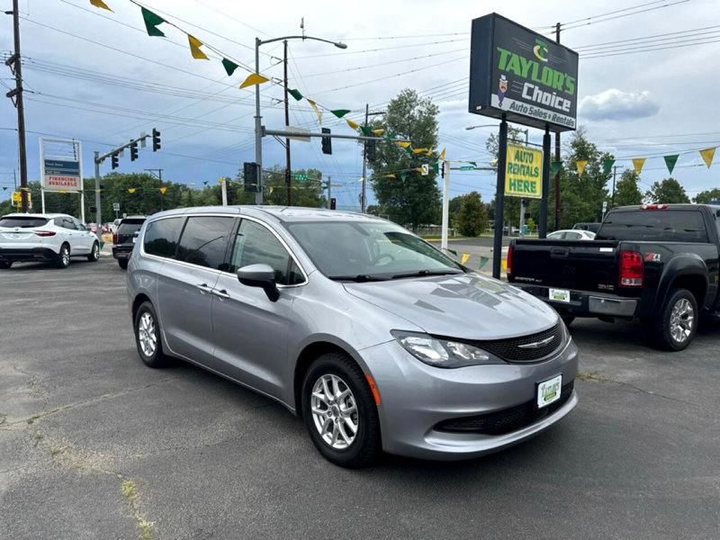Used 2021 Chrysler Voyager LX image 1