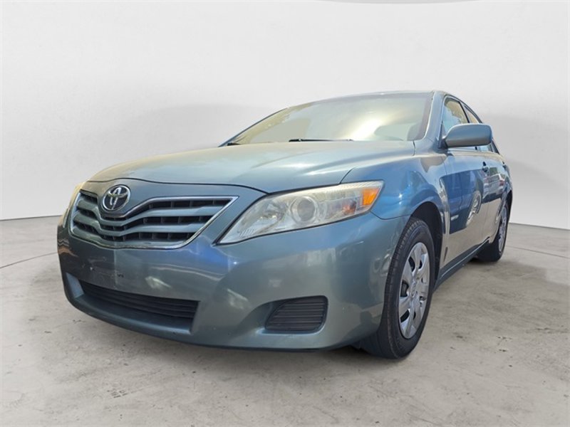 Used 2010 Toyota Camry LE image 1