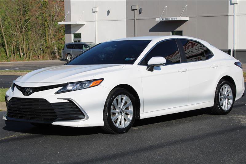Used 2021 Toyota Camry LE image 1