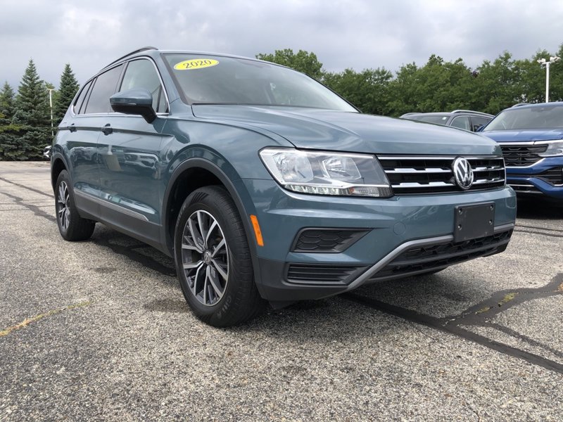 Used 2020 Volkswagen Tiguan SE w/ Panoramic Sunroof Package image 1