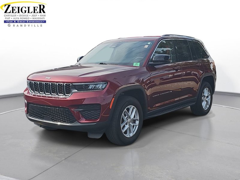 Certified 2023 Jeep Grand Cherokee Laredo image 1