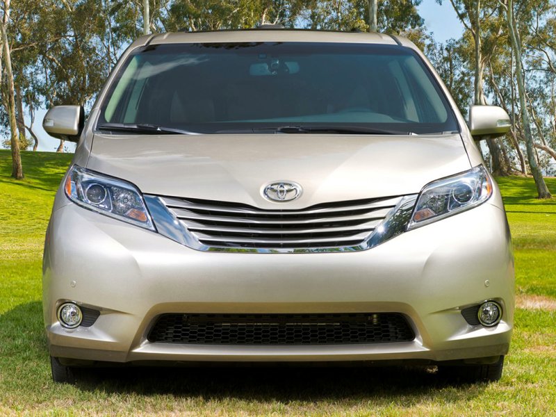 Used 2017 Toyota Sienna XLE image 1