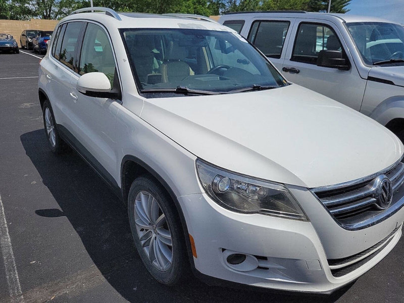 Used 2011 Volkswagen Tiguan SE image 1
