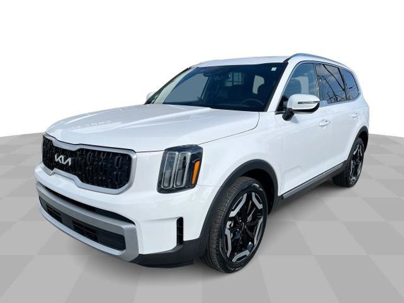 Used 2024 Kia Telluride EX w/ EX Captain's Chair Package image 1