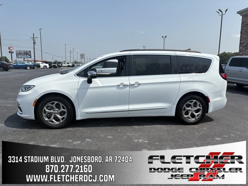 Certified 2023 Chrysler Pacifica Limited image 1