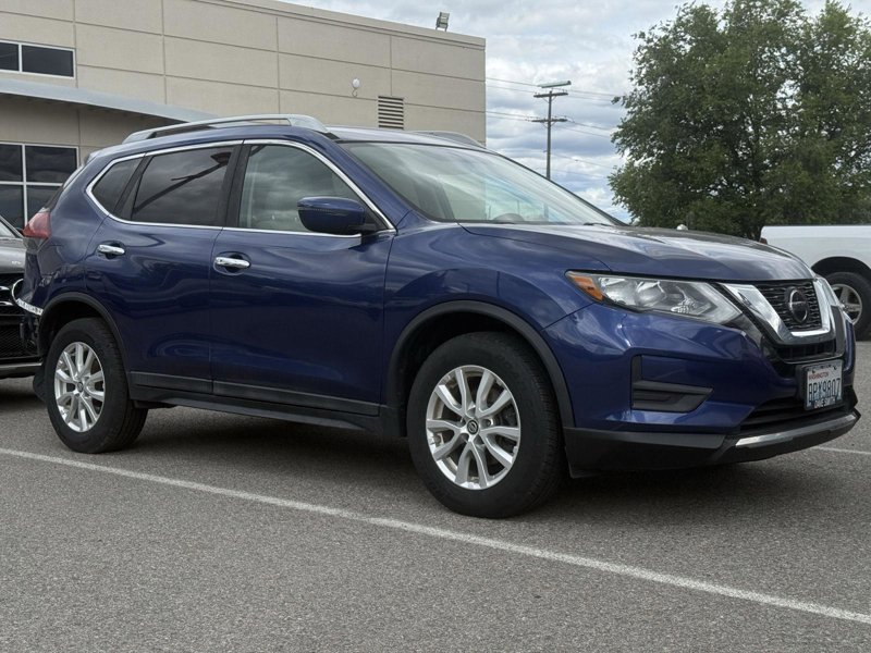 Used 2018 Nissan Rogue SV image 1