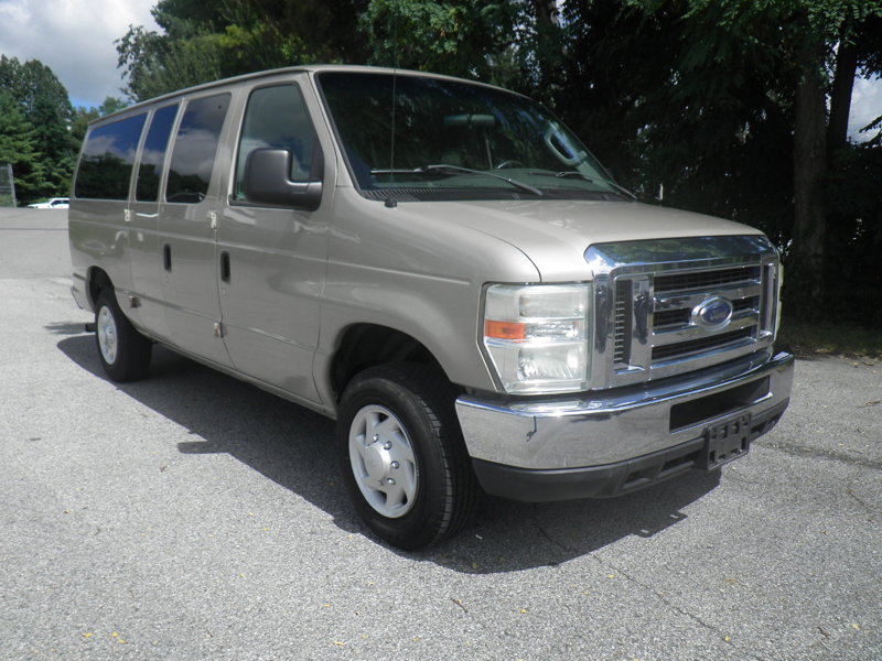 Used 2008 Ford E-150 and Econoline 150 Wagon image 1