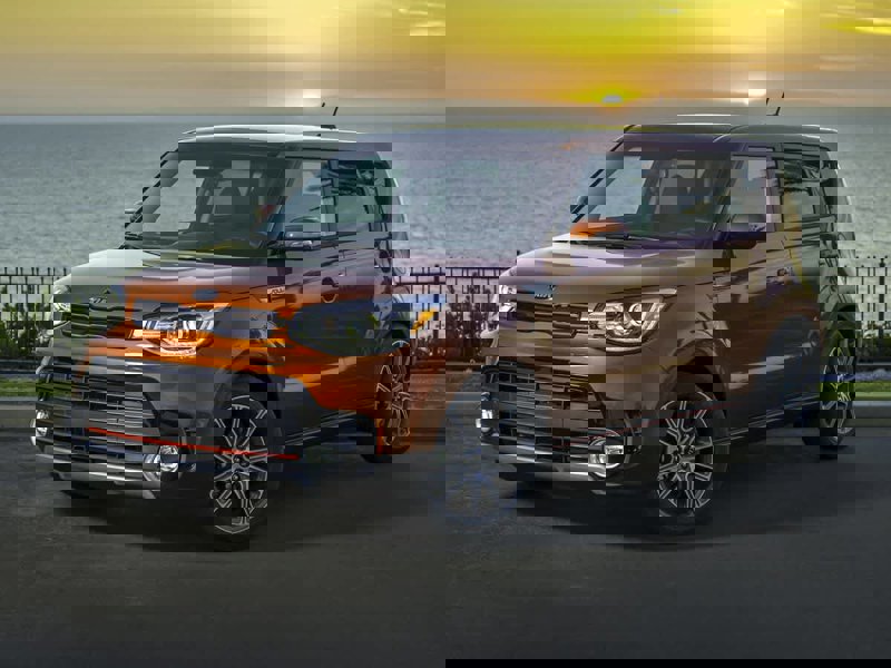 Used 2018 Kia Soul + image 1