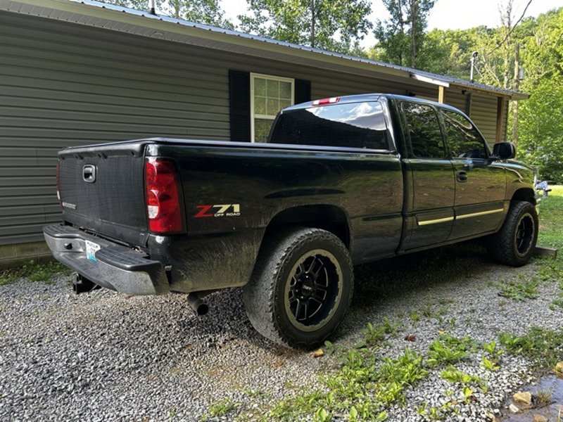 Used 2007 Chevrolet Silverado 1500 LT w/ Extended Cab Value Package image 1