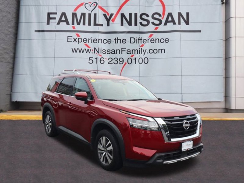 Certified 2024 Nissan Pathfinder SL image 1