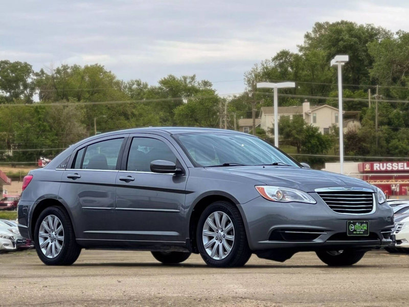 Used 2013 Chrysler 200 Touring w/ S Exterior Appearance Pkg image 1