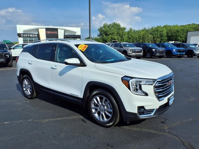 Certified 2022 GMC Terrain SLT image 1