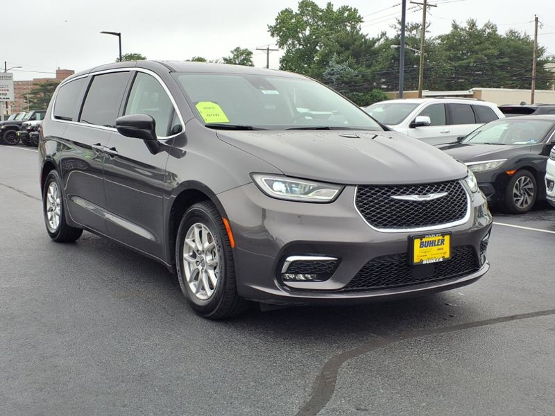 Certified 2023 Chrysler Pacifica Touring-L image 1