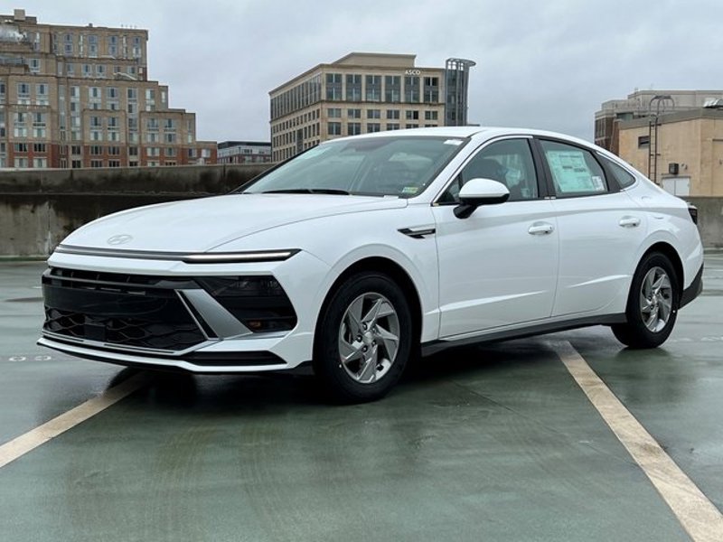 Certified 2025 Hyundai Sonata SE image 1