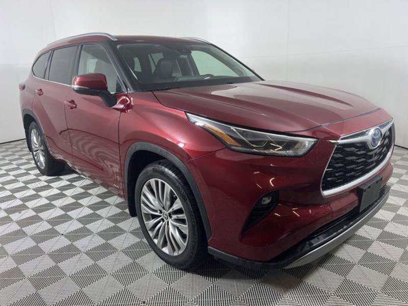 Certified 2022 Toyota Highlander Platinum image 1