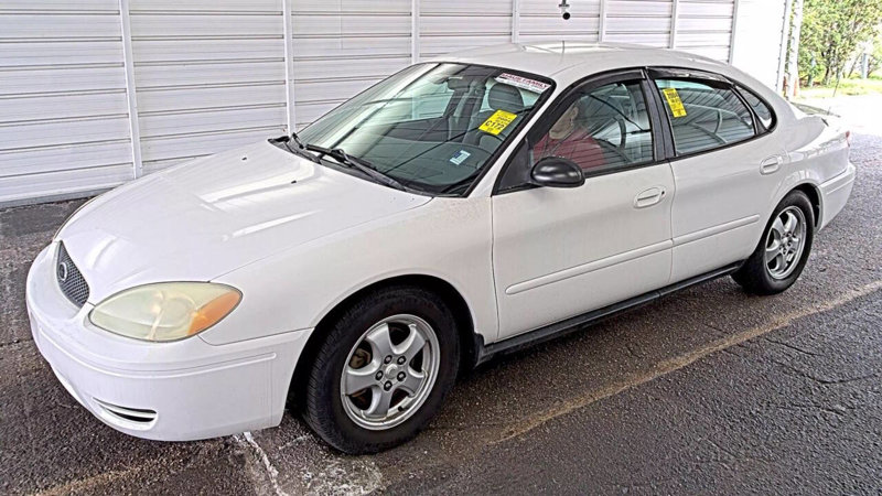 Used 2004 Ford Taurus SE image 1