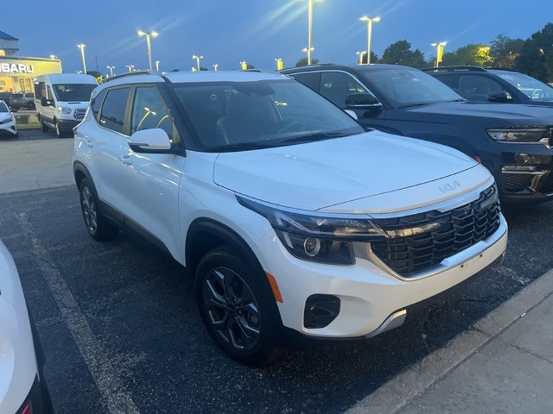 Certified 2024 Kia Seltos S image 1