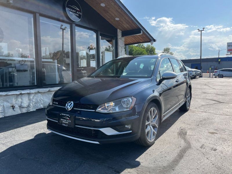 Used 2017 Volkswagen Golf Alltrack SE image 1