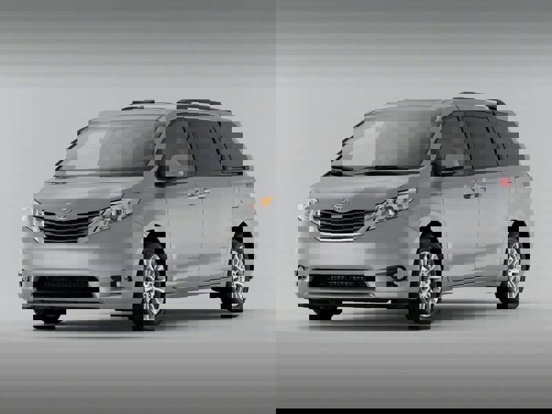 Used 2011 Toyota Sienna LE image 1