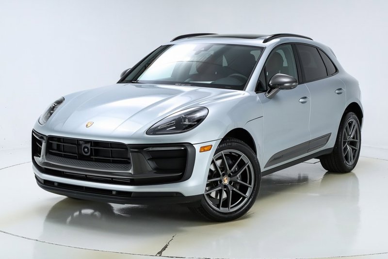 Certified 2024 Porsche Macan Turbo image 1