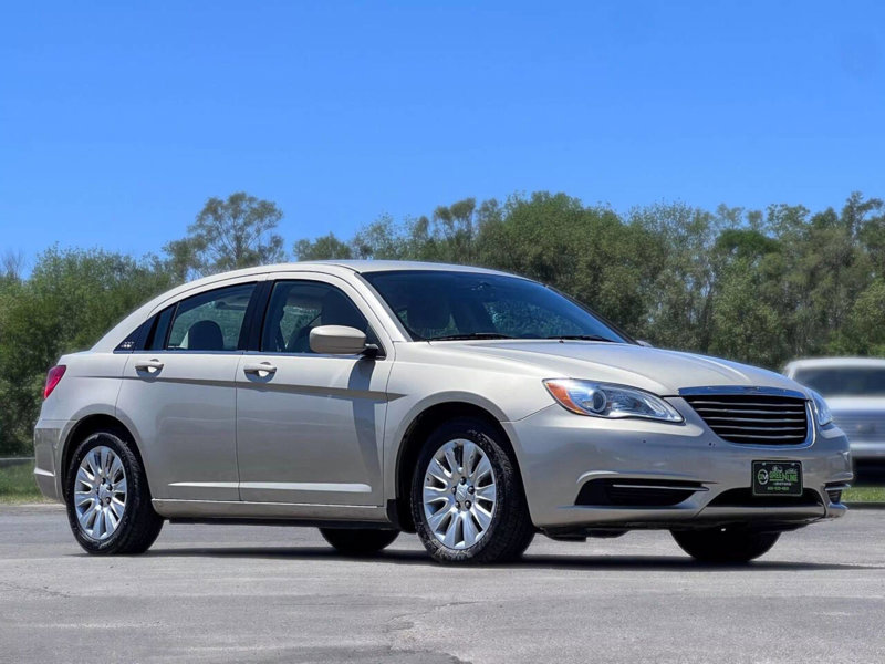 Used 2014 Chrysler 200 LX image 1