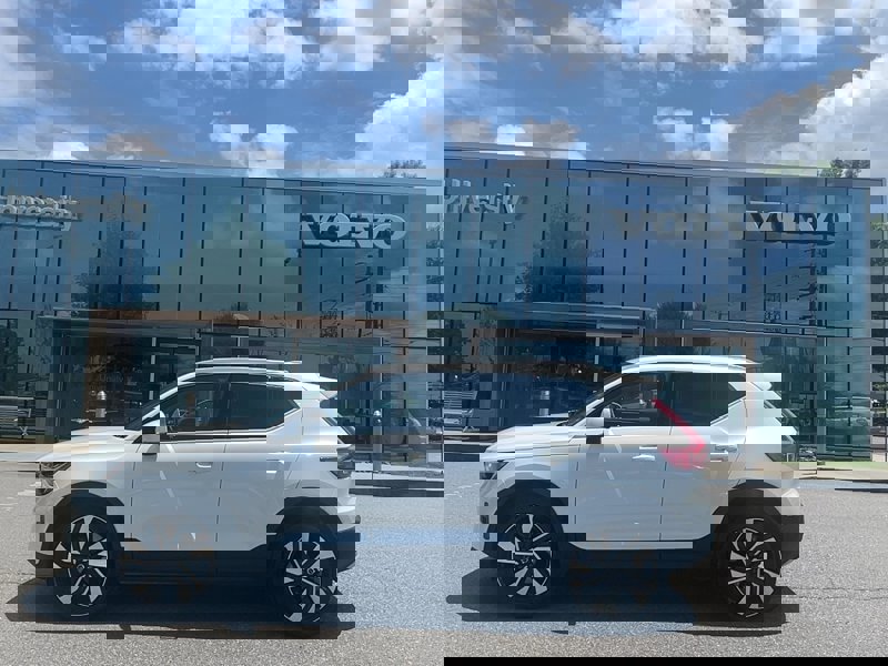 Certified 2023 Volvo XC40 B4 Plus w/ Protection Package image 1