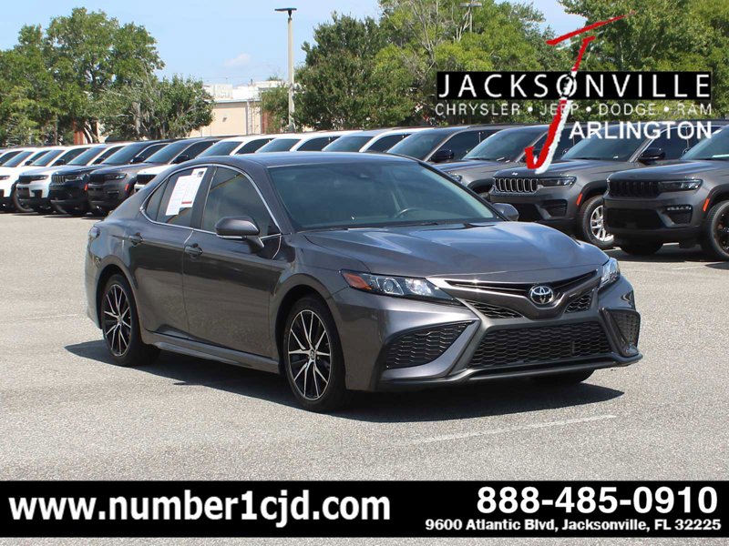 Used 2023 Toyota Camry SE image 1