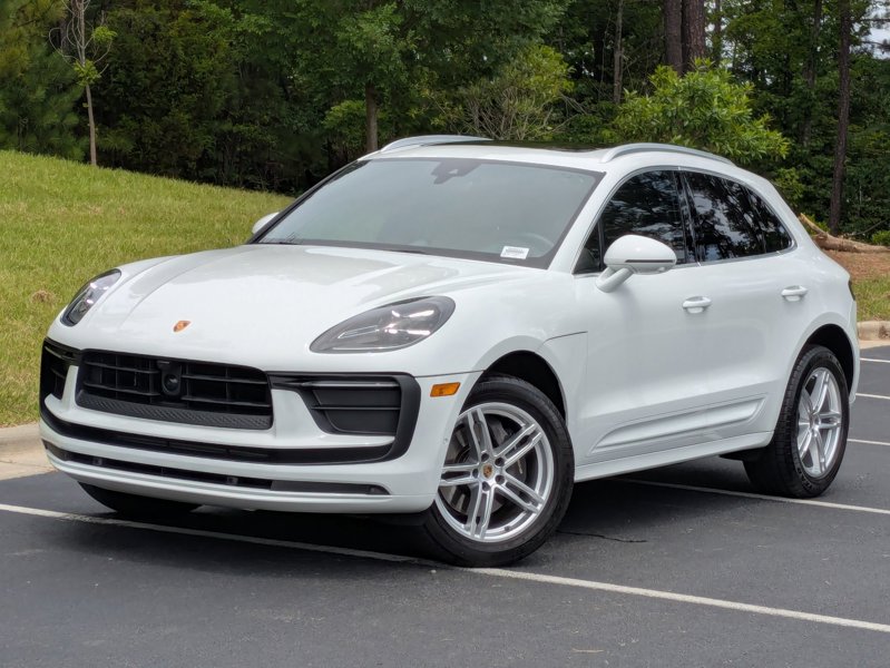 Certified 2024 Porsche Macan image 1