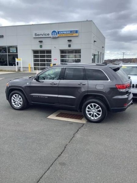 Certified 2021 Jeep Grand Cherokee Laredo image 1