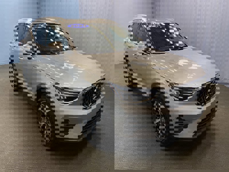 Certified 2025 Volvo XC40 B5 Plus image 1