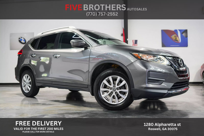Used 2017 Nissan Rogue SV image 1