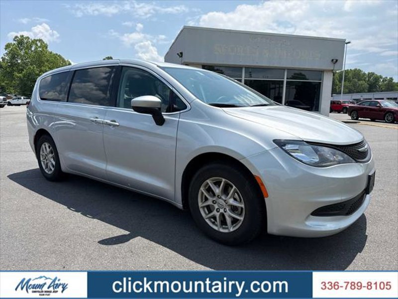 Certified 2023 Chrysler Voyager LX image 1