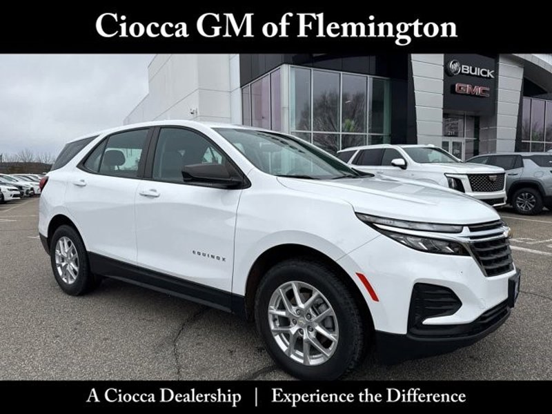 Certified 2022 Chevrolet Equinox LS image 1