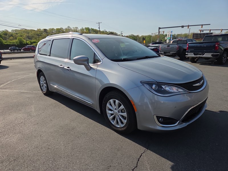 Used 2019 Chrysler Pacifica Touring-L w/ Advanced Safetytec Group image 1
