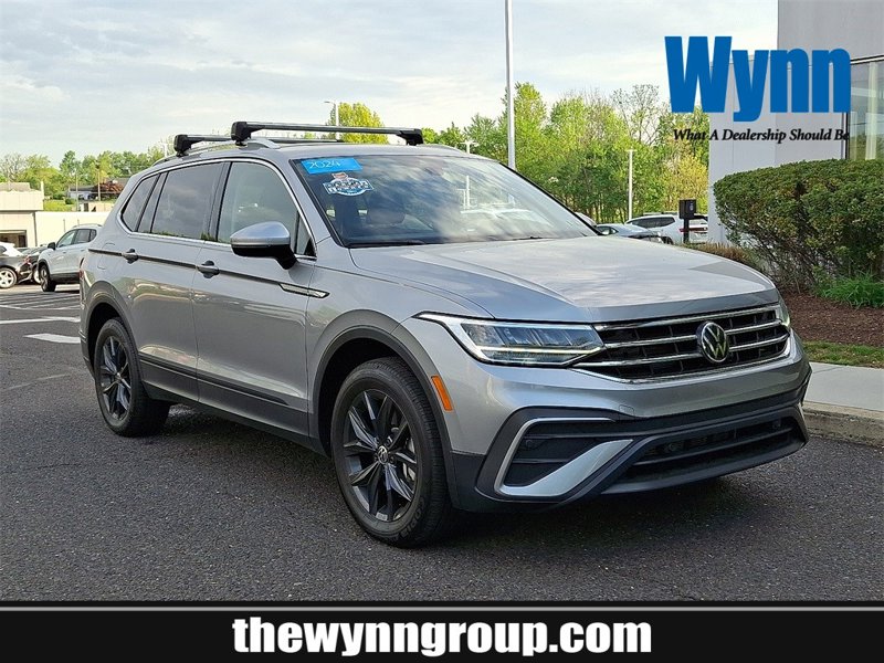 Certified 2024 Volkswagen Tiguan SE image 1