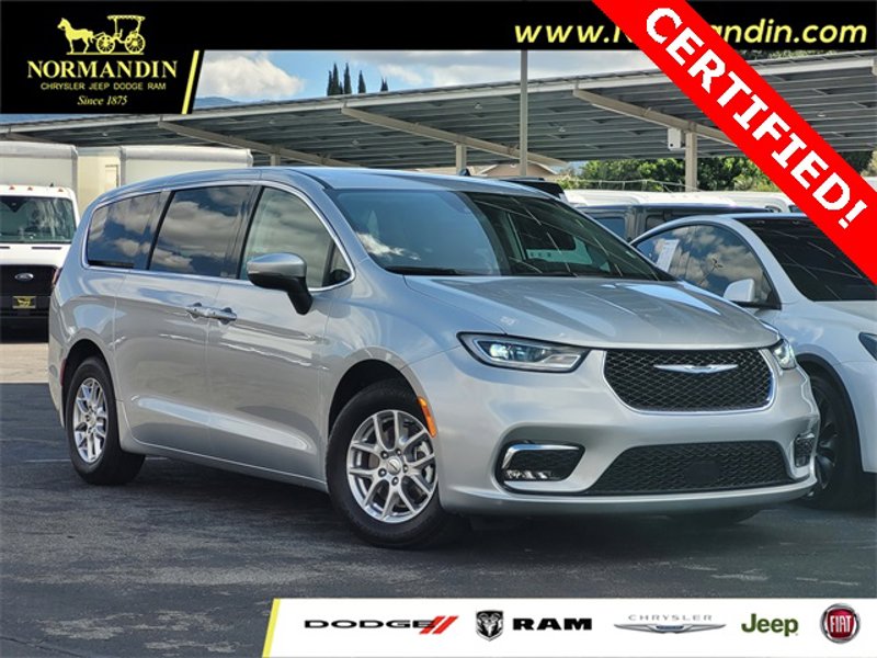 Certified 2023 Chrysler Pacifica Touring-L image 1