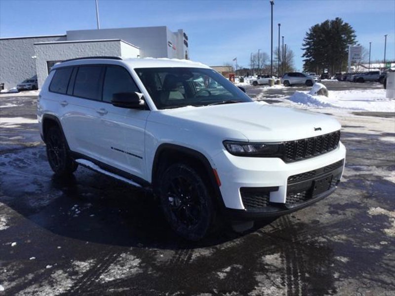 Certified 2024 Jeep Grand Cherokee L Laredo image 1