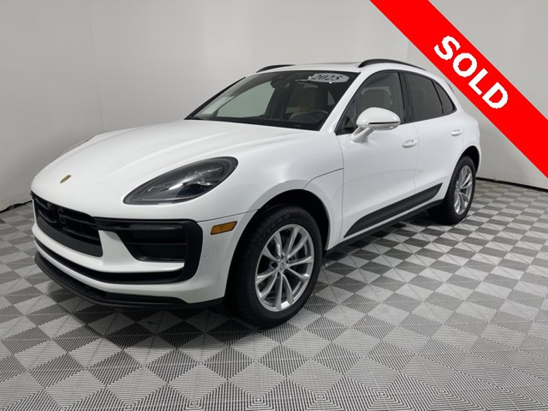 Certified 2025 Porsche Macan image 1
