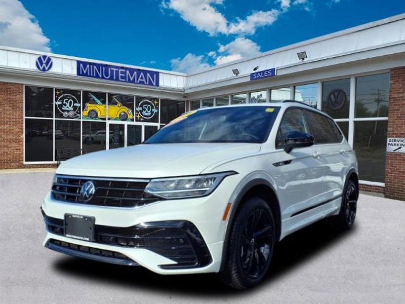 Certified 2024 Volkswagen Tiguan SE R-Line image 1