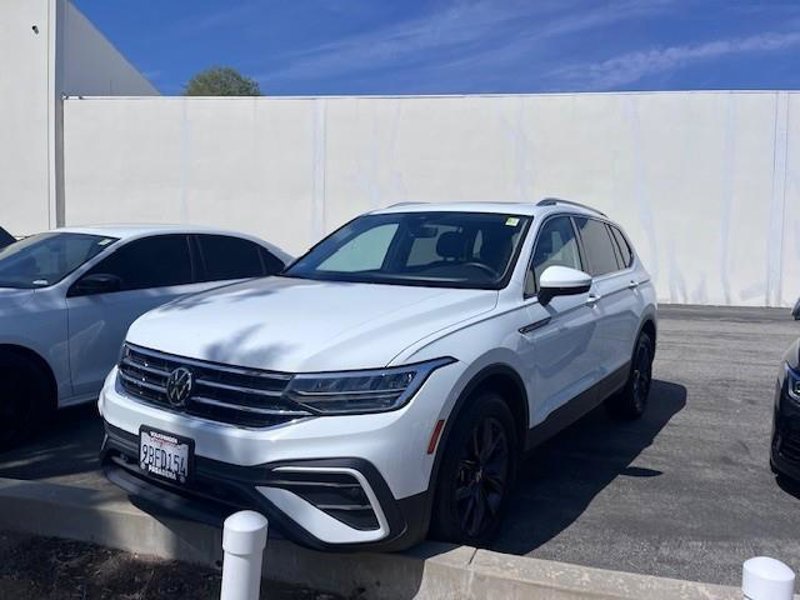 Certified 2022 Volkswagen Tiguan SE w/ Panoramic Sunroof Package image 1