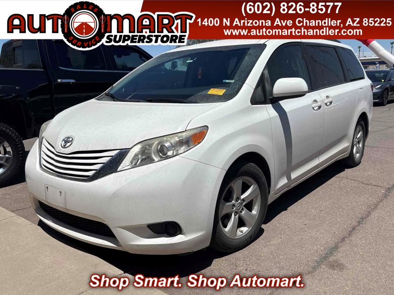 Used 2015 Toyota Sienna LE image 1