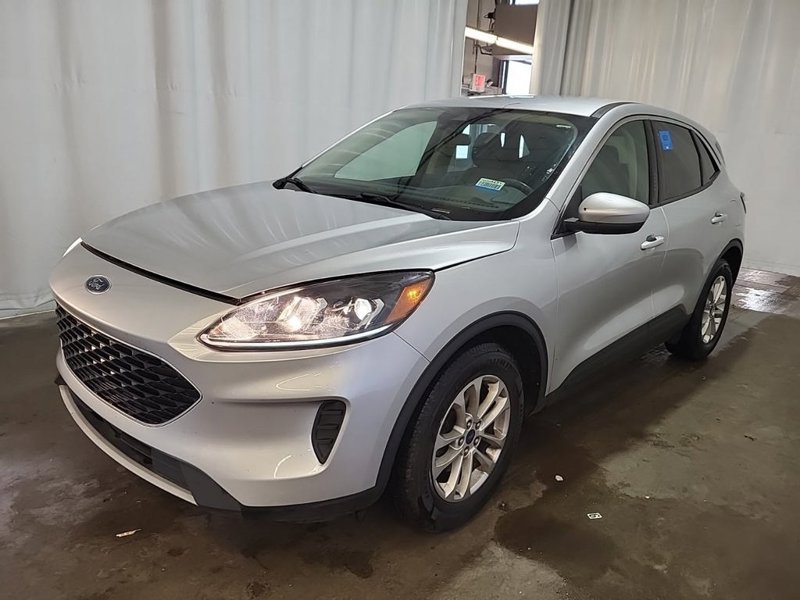 Used 2020 Ford Escape SE image 1