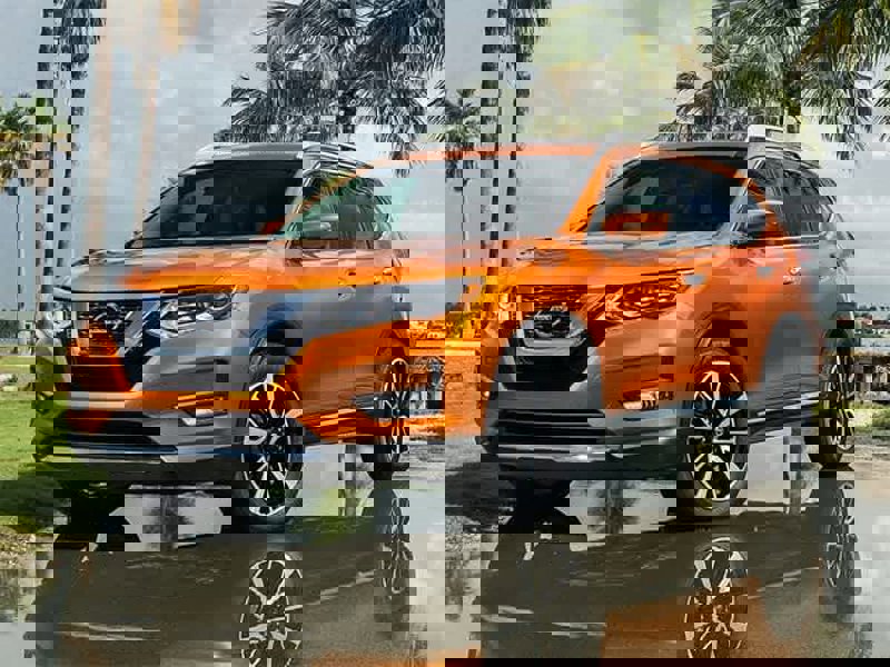 Used 2019 Nissan Rogue SV w/ Premium Package image 1