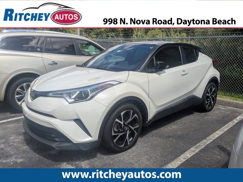 Used 2019 Toyota C-HR XLE image 1