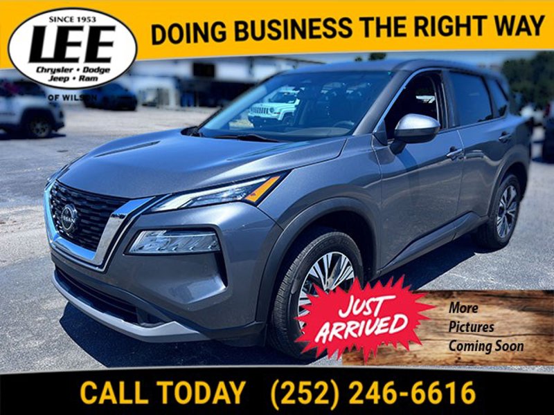Used 2023 Nissan Rogue SV image 1