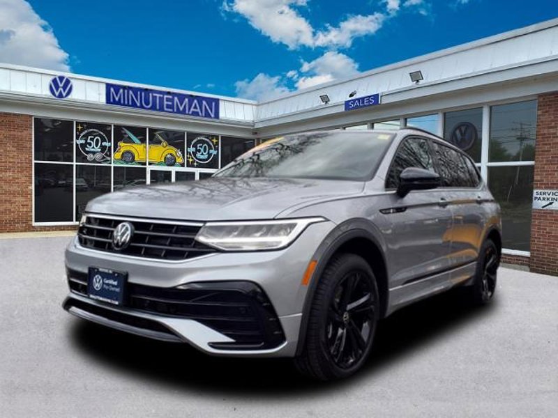 Certified 2024 Volkswagen Tiguan SE R-Line image 1